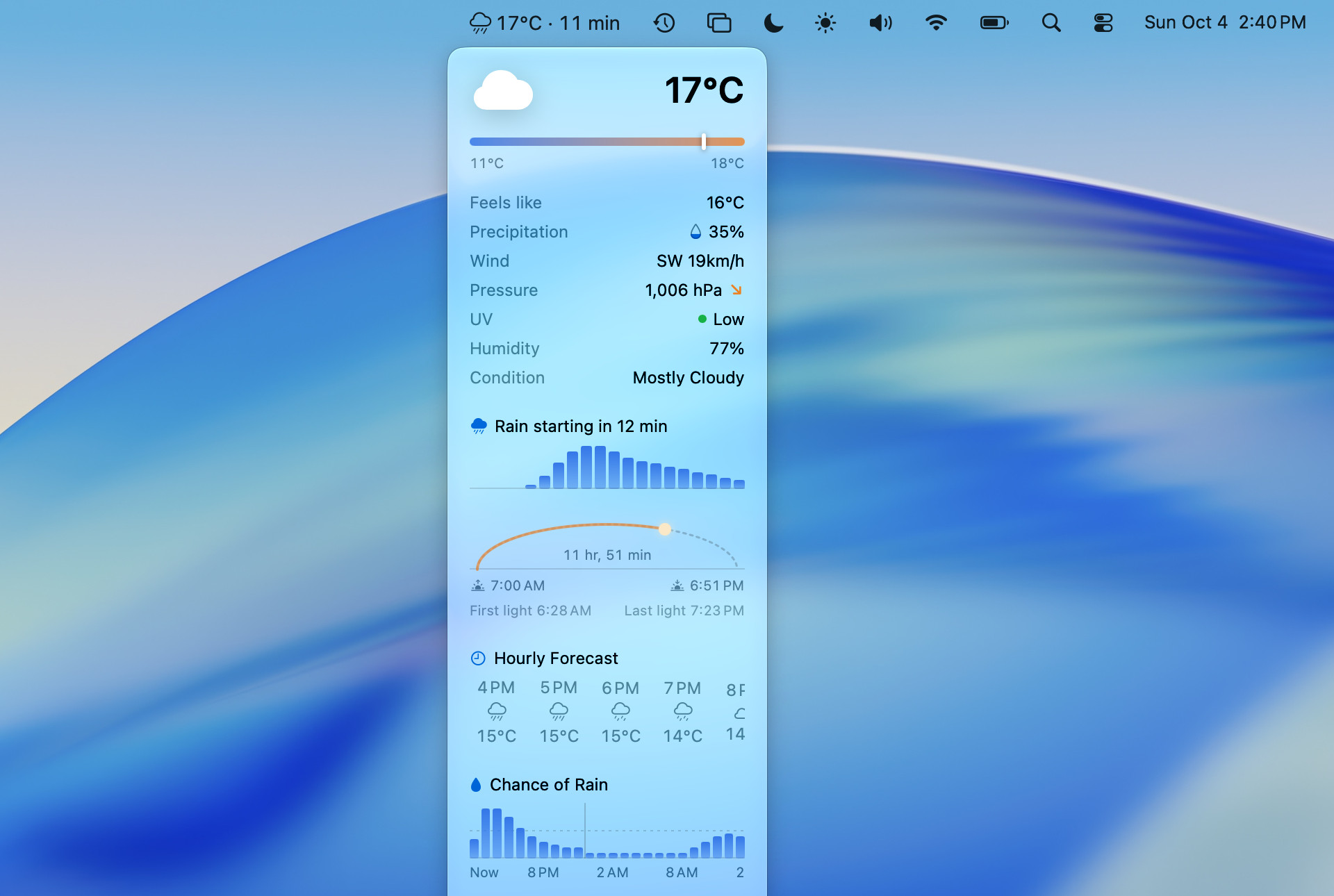 Vetero's popover with rain on the way: rain starting in 12 minutes on a chart, minute by minute, the hourly strip and the chance of rain hour by hour, and the countdown beside the temperature in the menu bar.