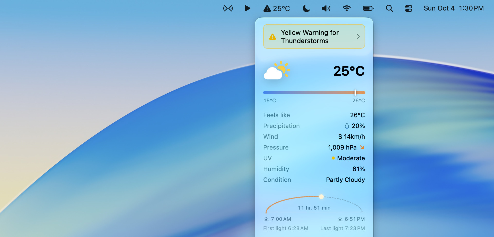 A yellow warning for thunderstorms as a banner at the top of Vetero's popover, and the warning symbol beside the temperature in the menu bar.
